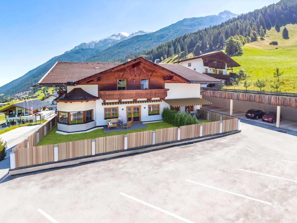 Ideal Apartment In Stubaital With Balcony ノイシュティフト・イム・シュトゥーバイタール エクステリア 写真