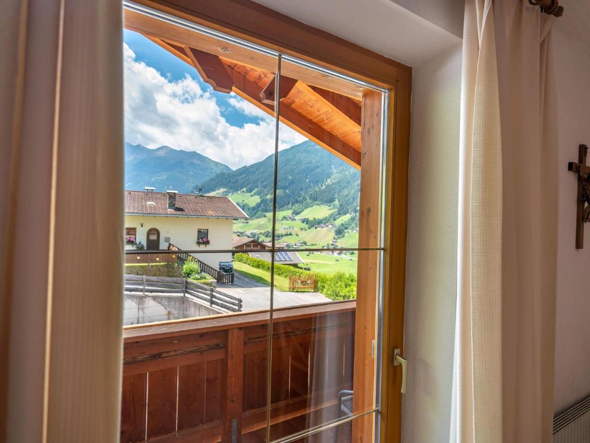 Ideal Apartment In Stubaital With Balcony ノイシュティフト・イム・シュトゥーバイタール エクステリア 写真