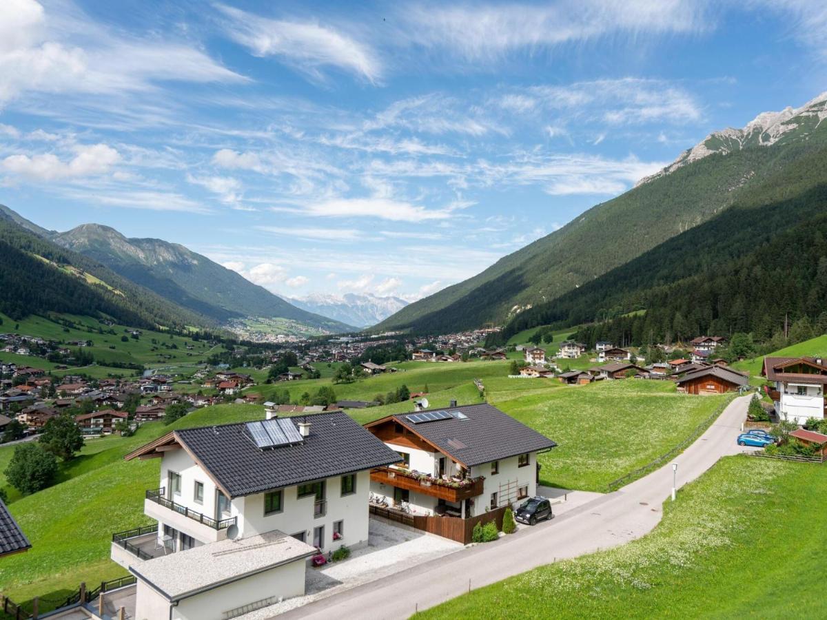Ideal Apartment In Stubaital With Balcony ノイシュティフト・イム・シュトゥーバイタール エクステリア 写真