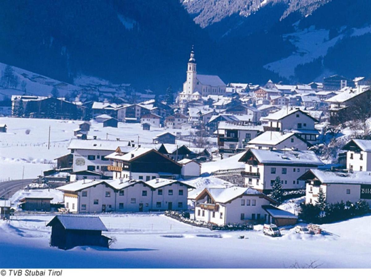 Ideal Apartment In Stubaital With Balcony ノイシュティフト・イム・シュトゥーバイタール エクステリア 写真